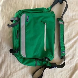 Patagonia messenger laptop bag Kelly green